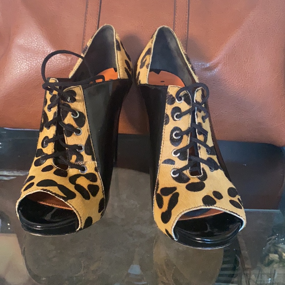 Leopard Open Toe Booty Heels - Picture 5 of 11